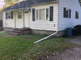 22 Meadow Ln, Merrillville, IN 46410