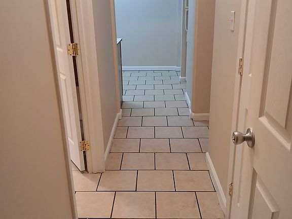 5th image of 705-1 S Poplar St