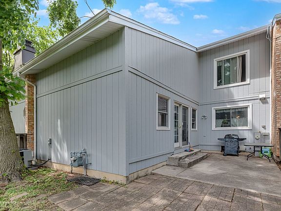 3rd image of 222 Oakwood Ln