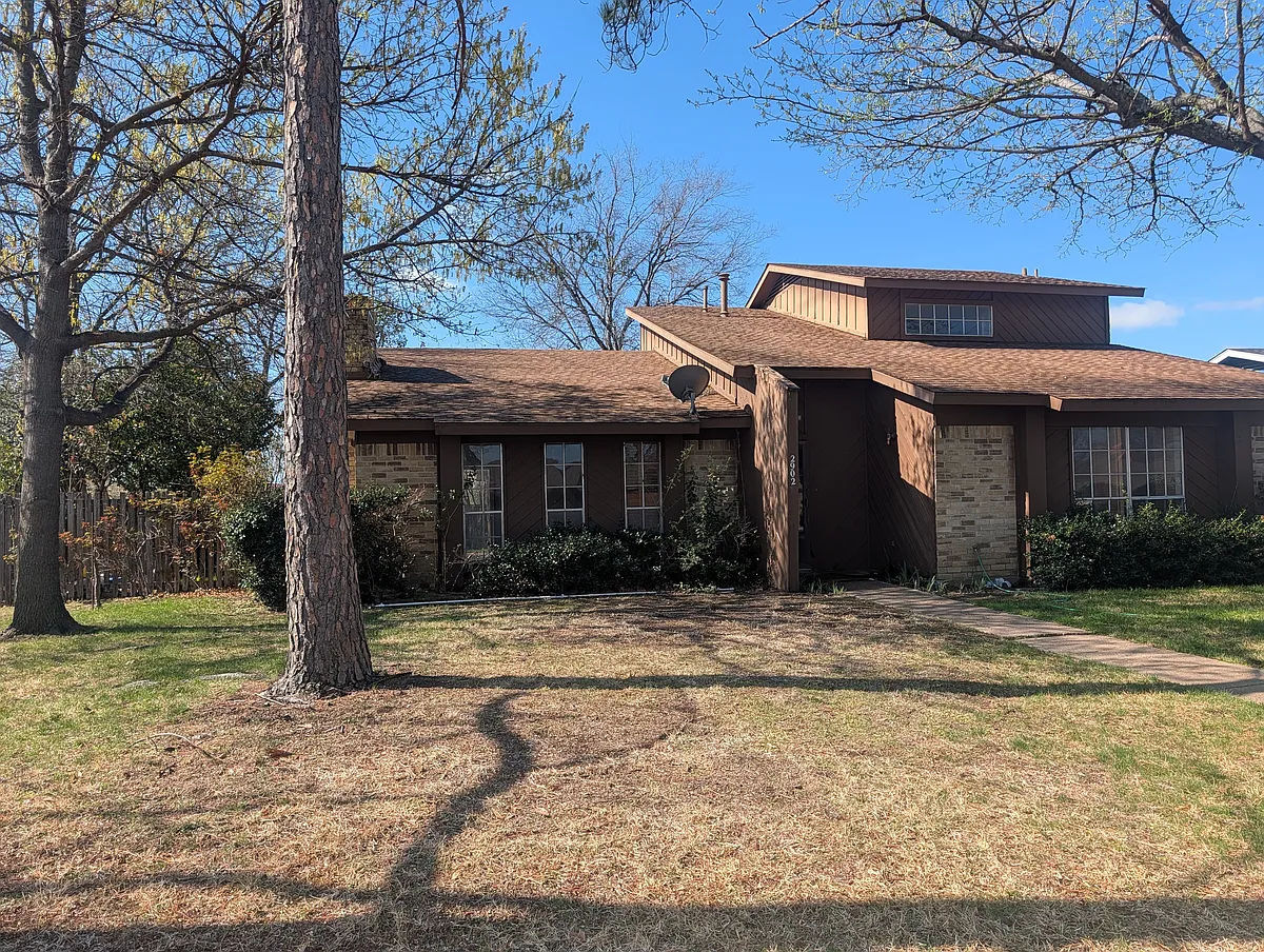 Building Photo - 2902 Meadow Park Dr