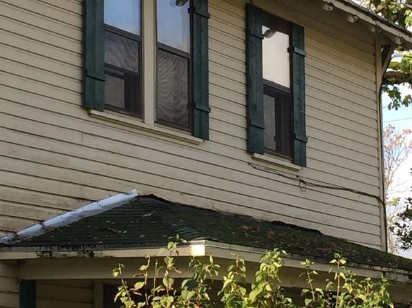 303 NE D St APT 4