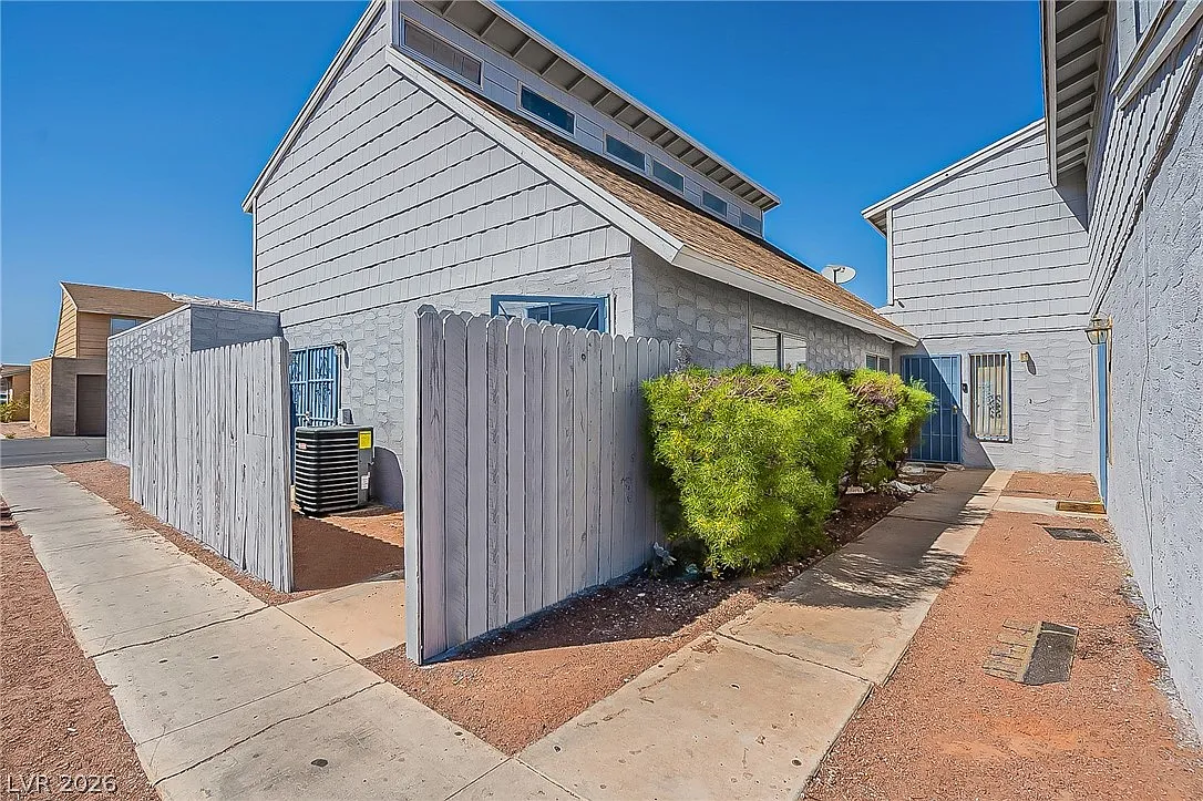 1 bed, 1.0 bath, 3844 sqft, $1,250 — Photo 2