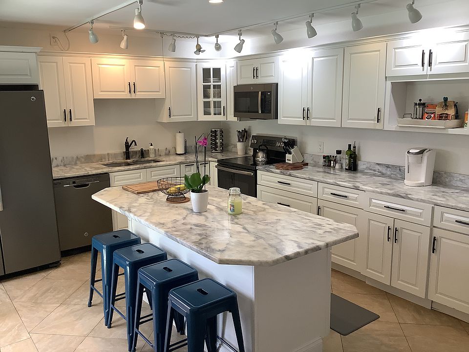 Kitchen with Quartz Countertops