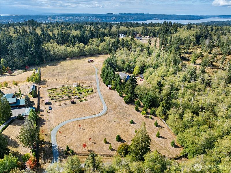 3rd image of 5196 Foxglove Lane