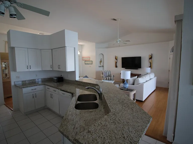 450 Sorrento Ct — Photo 12