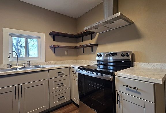 4th image of 635 E Pine St