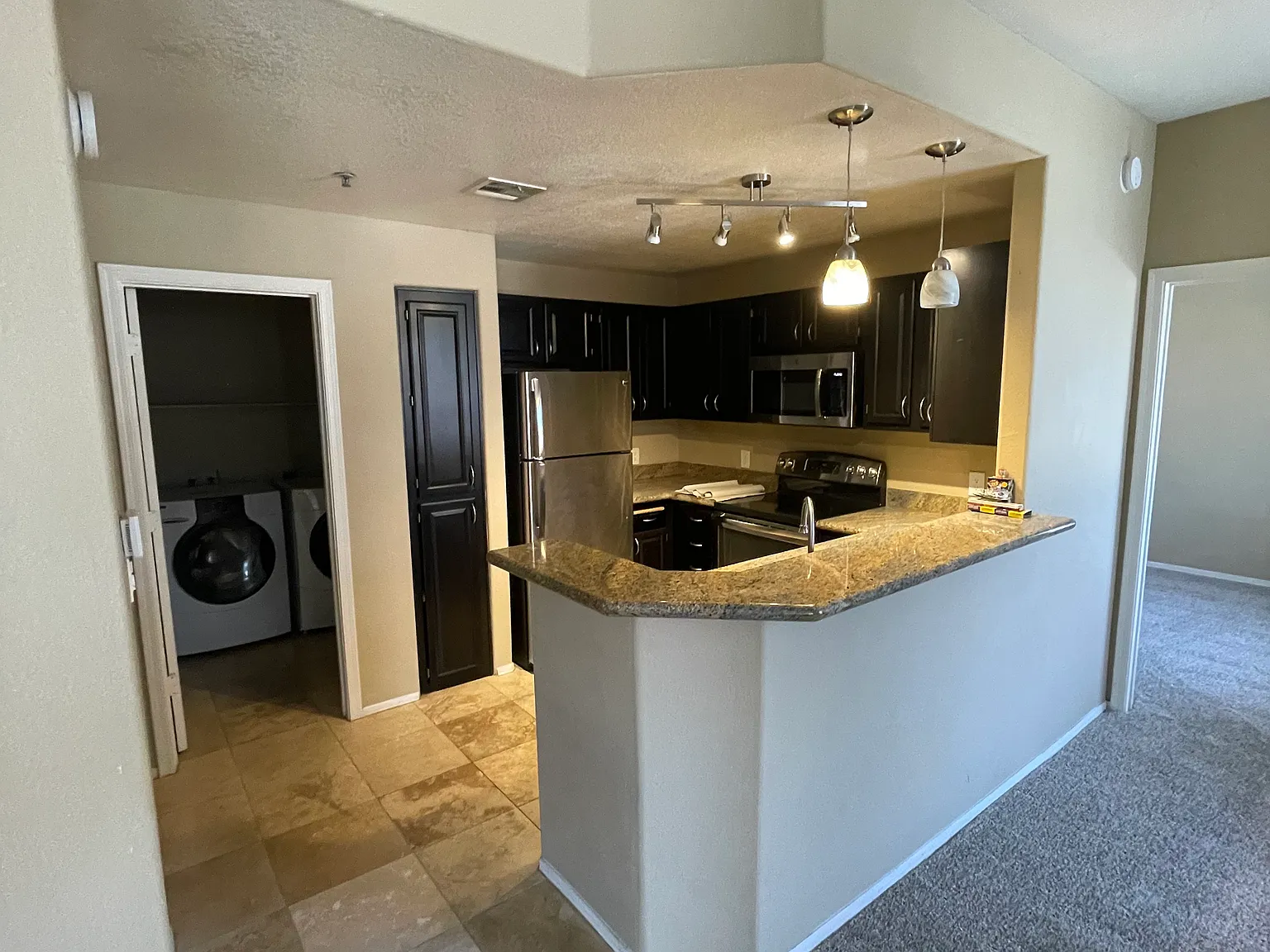 2 bed, 1037 sqft, $1,700 — Photo 2