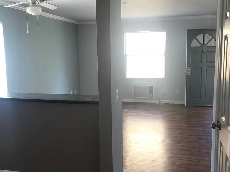 Pioneer Apartments — Photo 9