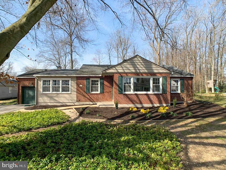1st image of 1900 Fairfield Dr