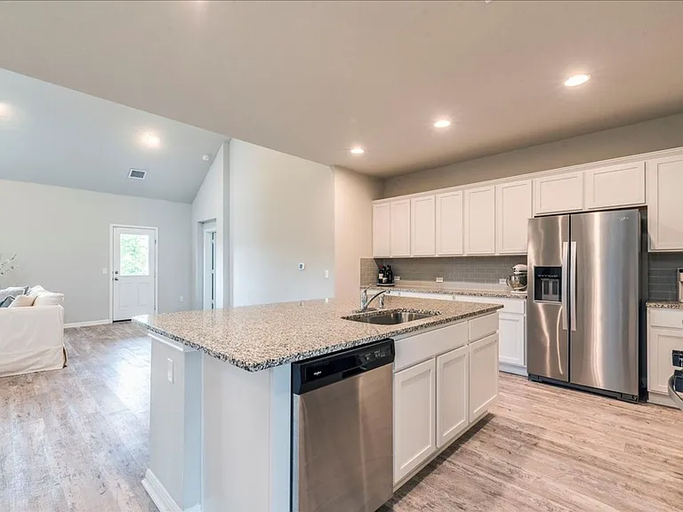 125 Groesbeck Ln — Photo 4