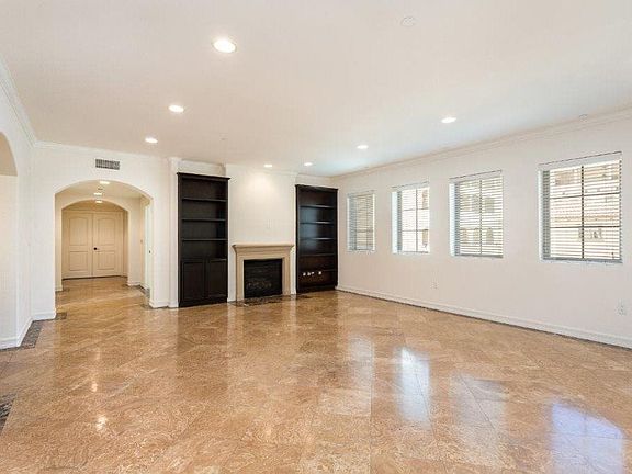 3rd image of 6203 Variel Ave Unit 203