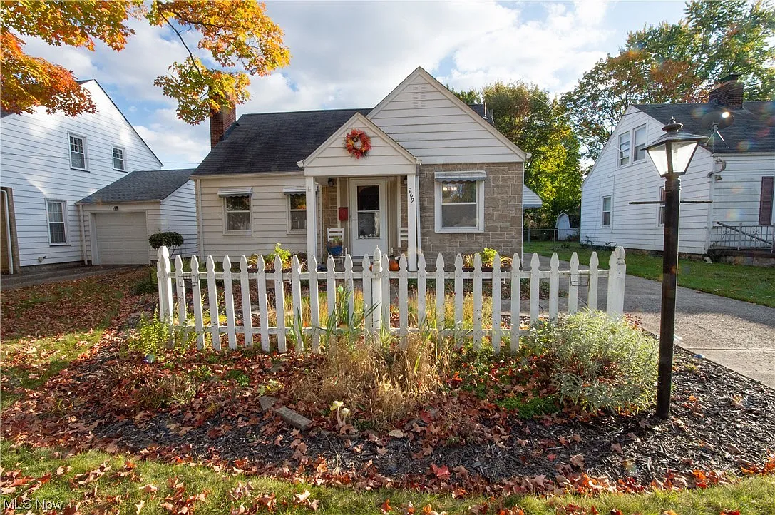 269 Oakley Ave photo 1