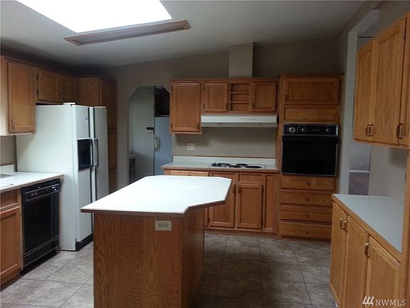 2nd image of 301 Grand Fir Dr