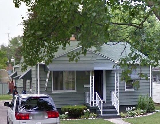 2nd image of 3706 Larchmont St