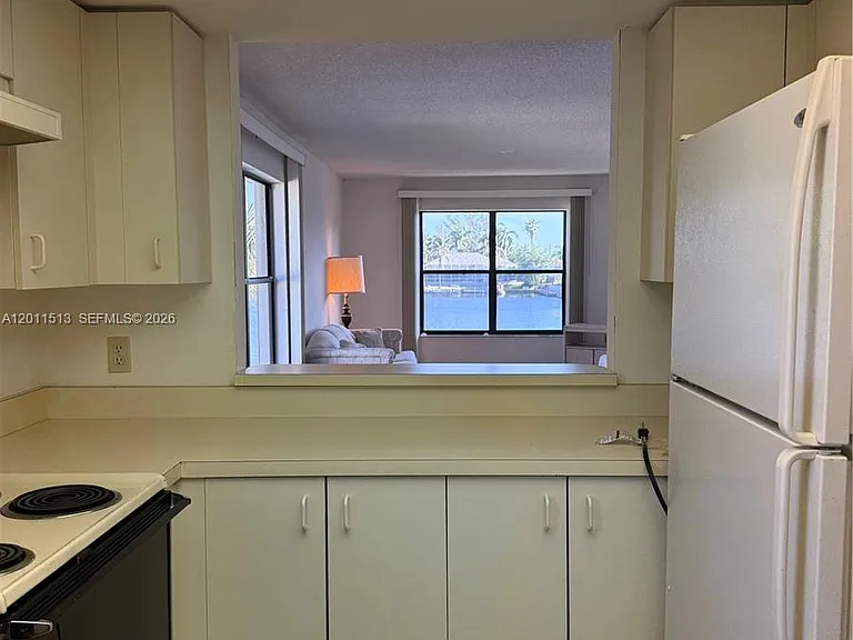 123 SW 47th Ter #201 — Photo 11