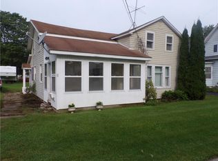 5 Franklin St, Phelps, NY 14532