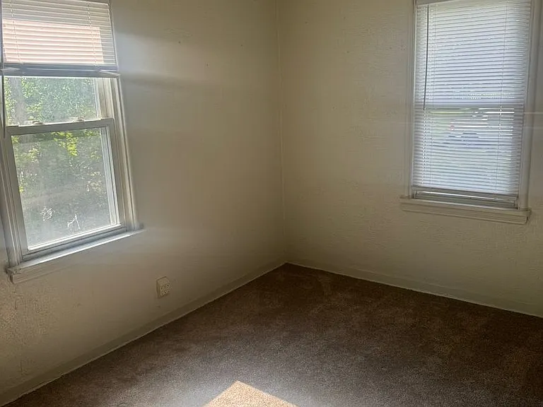 237 Collins Dr — Photo 4