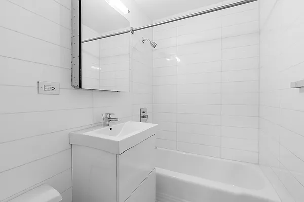 Rented by Stonehenge NYC LLC | media 7