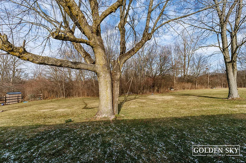 2 bed, 1.0 bath, 841 sqft, $825 — Photo 2