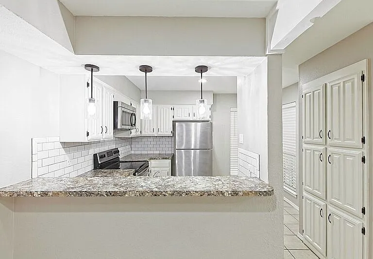 889 Dublin Dr #D — Photo 9