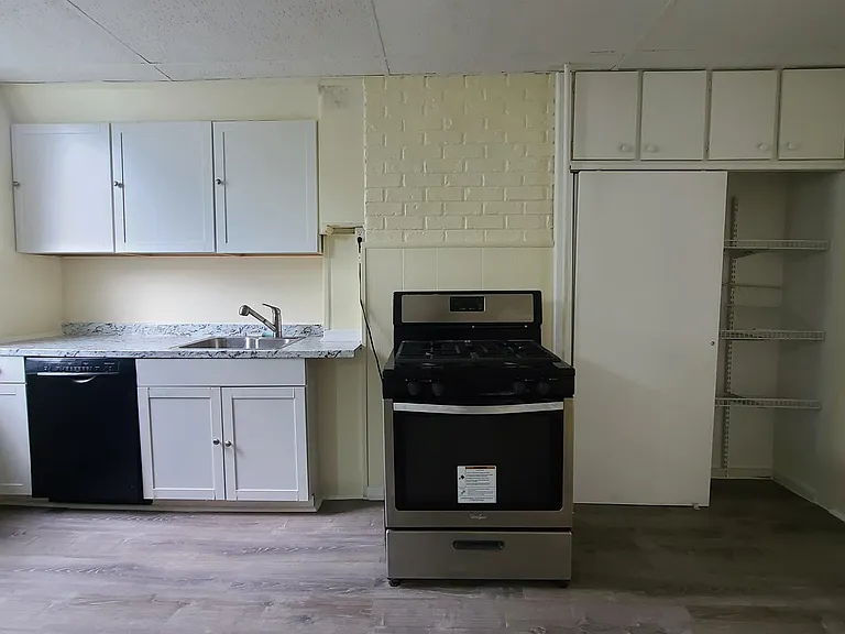 302 Summit Ave #1 — Photo 9
