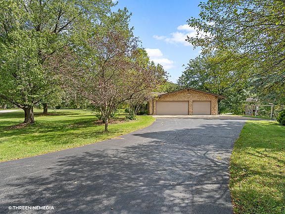 2nd image of 211 Greenwood Dr