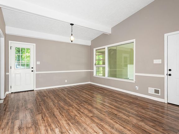 3rd image of 800 Woodlock Ln