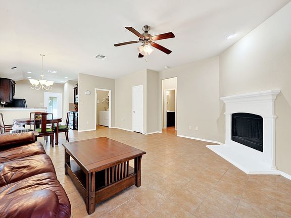 4th image of 1705 Applegate Way