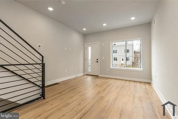 4 bed, $2,220 — Photo 4
