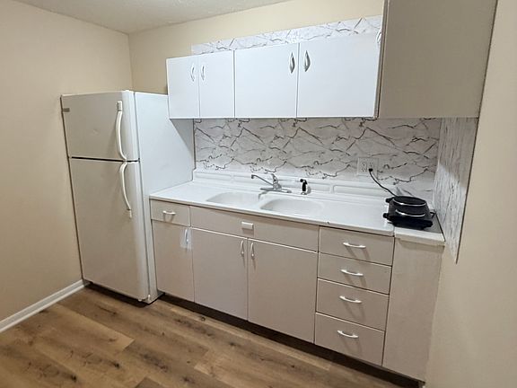 2nd image of 445 W 23rd St #11