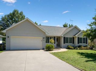 1918 Meadow Ridge Ln, Iowa City, IA 52245