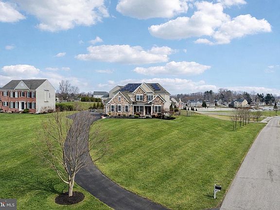 2nd image of 420 Irish Rebel Rd