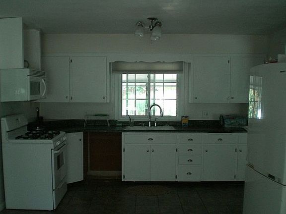 3rd image of 32 Woodside Ave