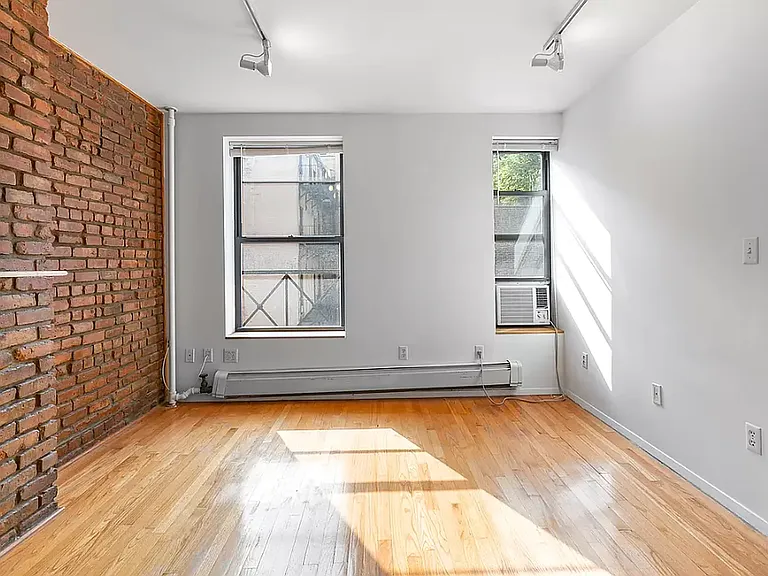 317 1st Ave #4F — Photo 2