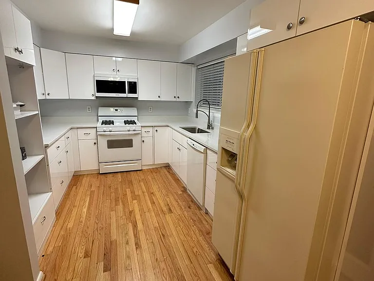 8308 Southern Oaks Ct — Photo 7
