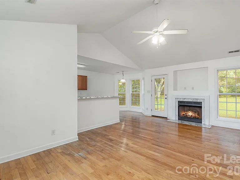 2716 Rabbit Ridge Dr — Photo 4