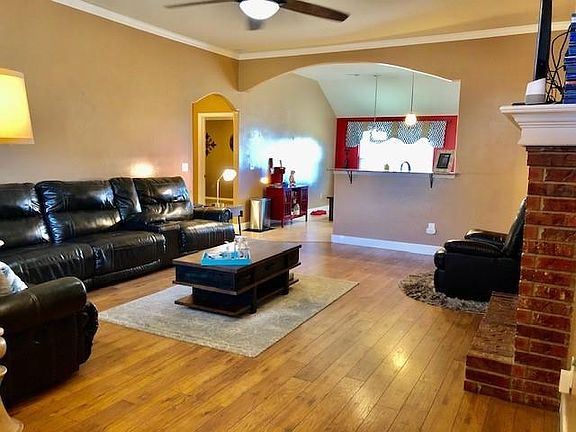 3rd image of 408 Stebbins Dr