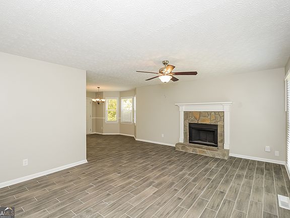 4th image of 333 Oak Landing Cir