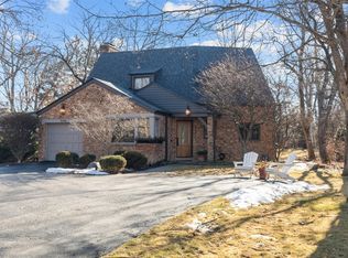 945 Ridgewood Dr, Highland Park, IL 60035