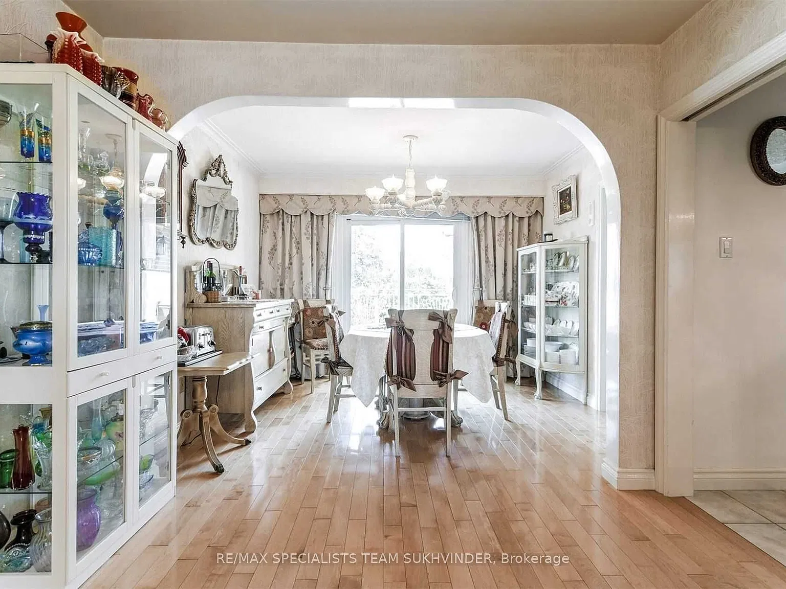 3 bed, $3,200 — Photo 2