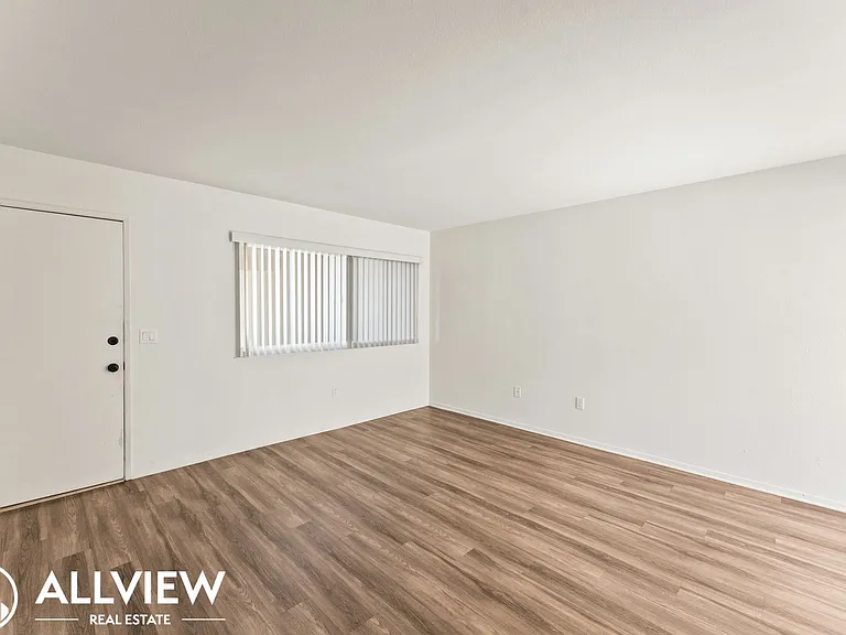 17972 Baron Circle — Photo 7