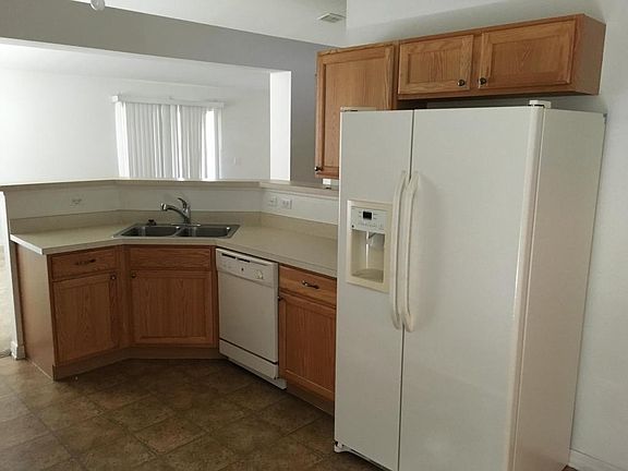 4th image of 673 SW Ester Ave
