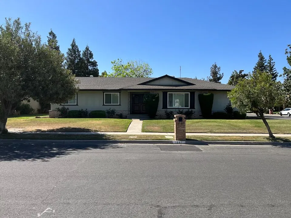 W Palo Alto Ave