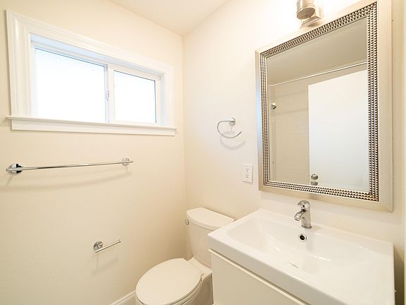 5th image of 1051 48th St Unit C