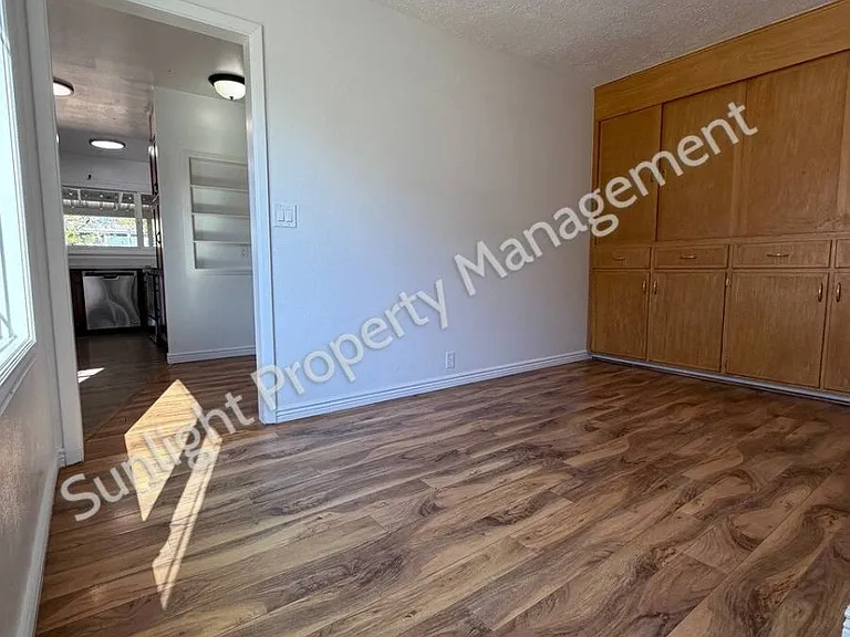2228 Maple St — Photo 3