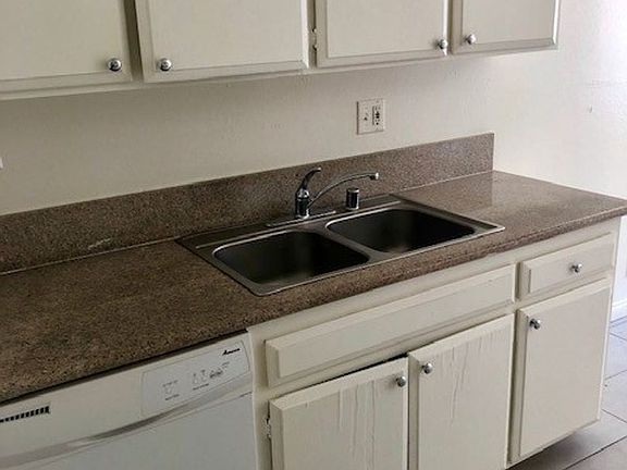 4th image of 4505 Maplewood Ave #1