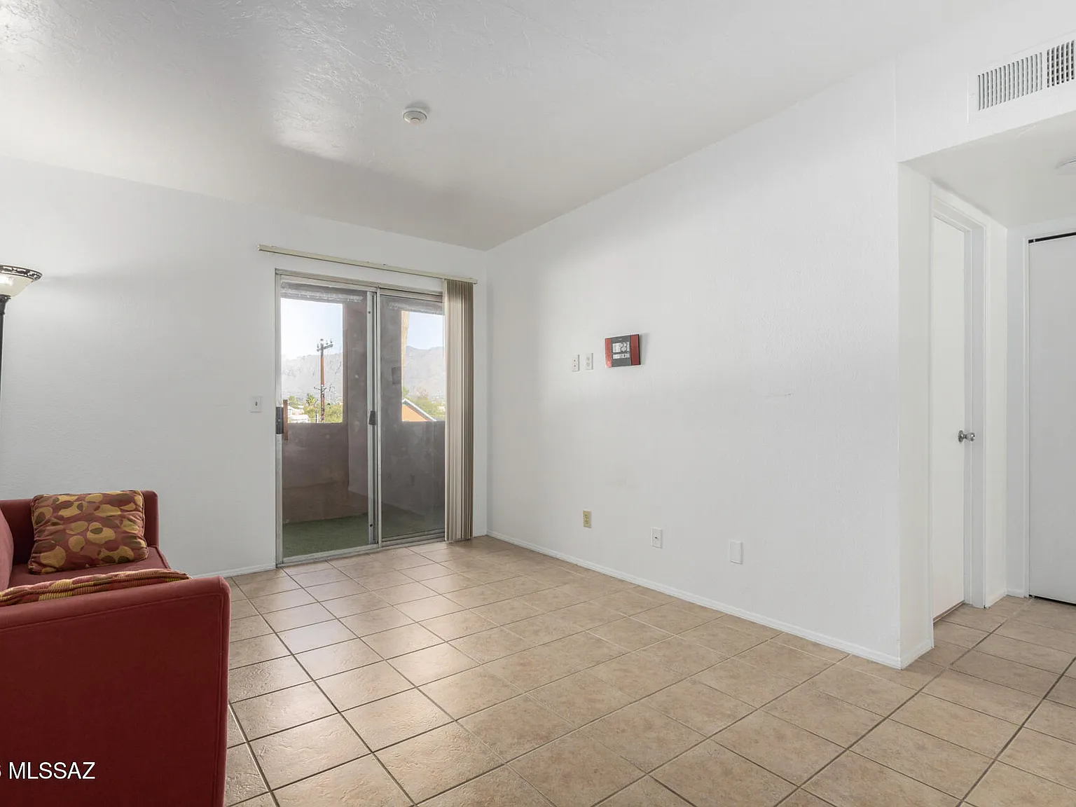 1 bed, 1.0 bath, 475 sqft, $825 — Photo 2