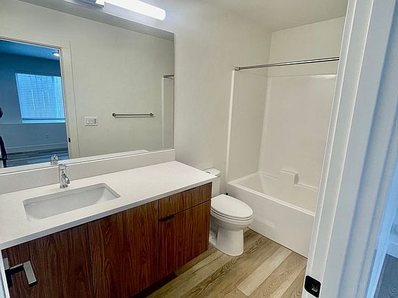 5th image of 5627 N Gay Ave #B