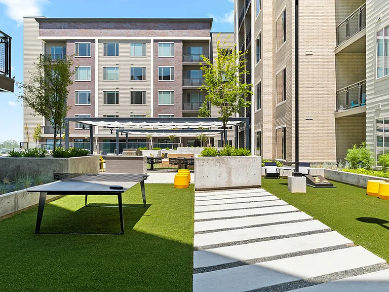 Park Avenue Deck and Sun Lounge
