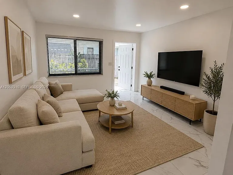 1933 Washington St #1935 — Photo 1
